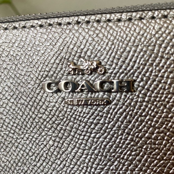 NEW Coach Corner Zip Wristlet Silver Metallic Ash Leather Wallet Glam Clutch - Picture 3 of 15
